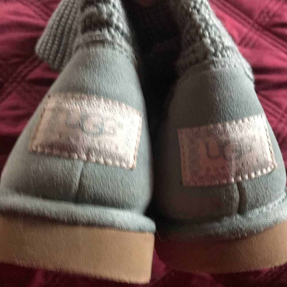 Like New Has Two Tiny Pulls On One Boot Ugg’s - image 4